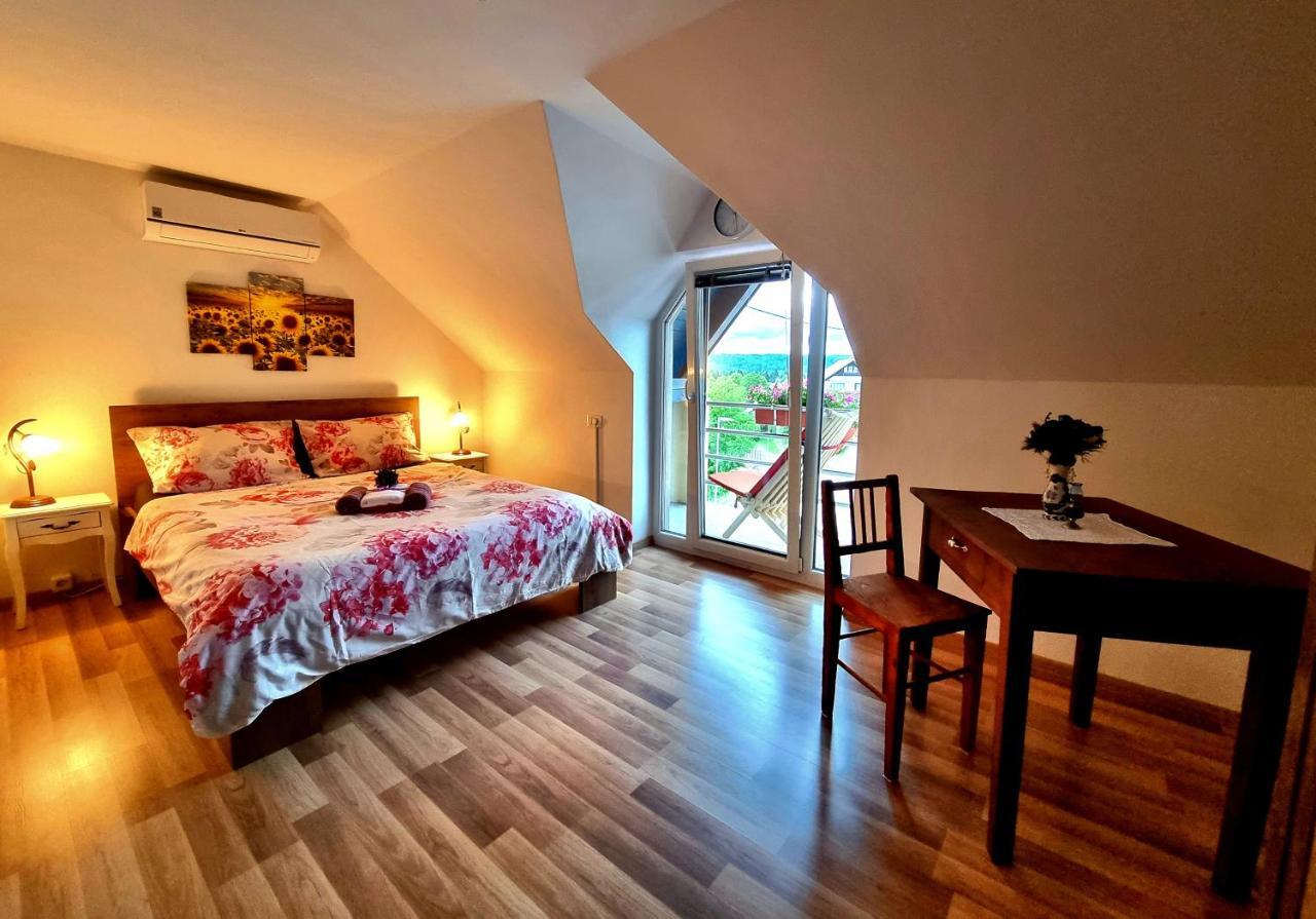 Gartnar Home -Hiska S Pridihom Domacnosti In Pogledom Na Hribe. رادوفيتْسا المظهر الخارجي الصورة