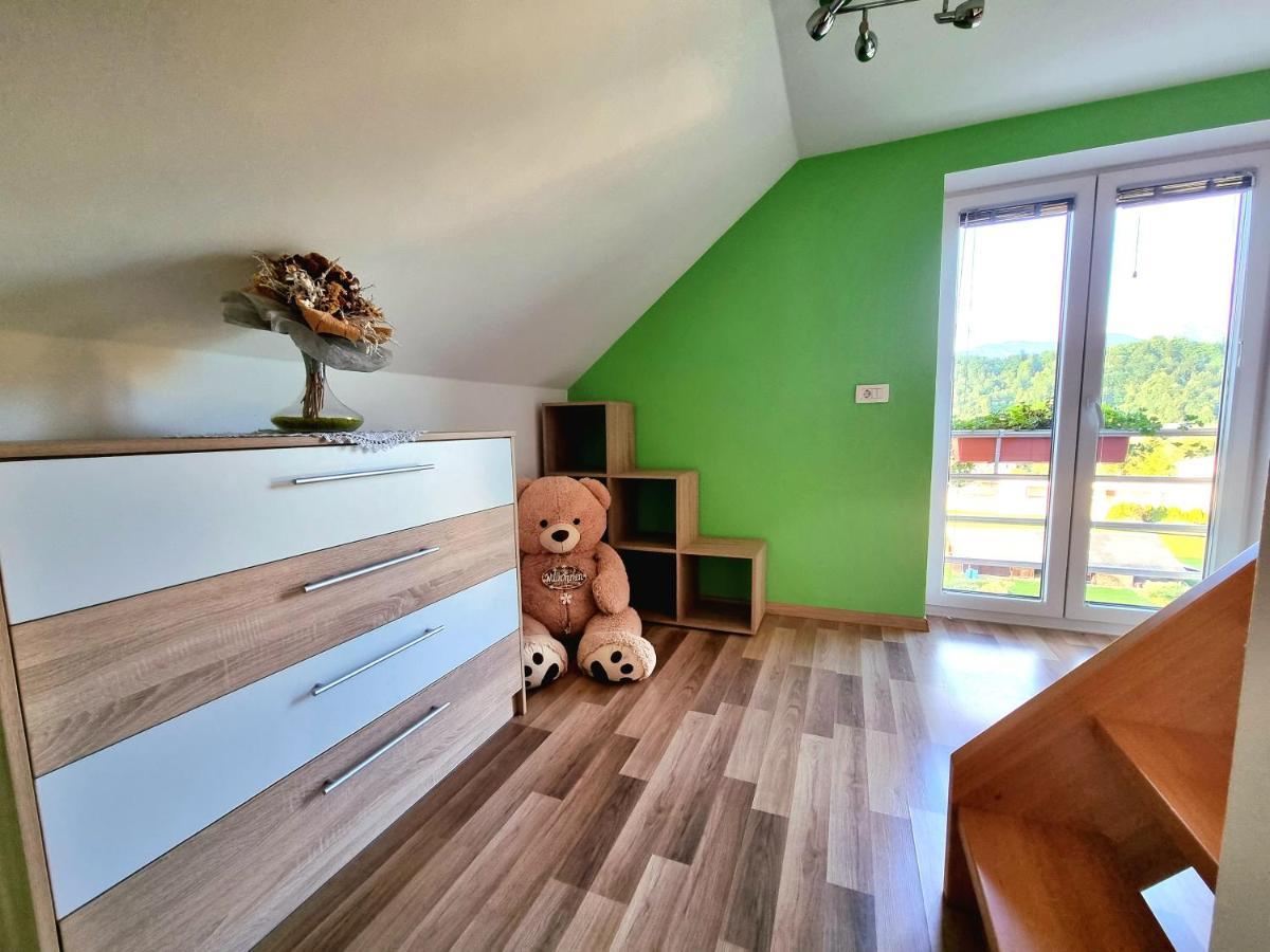 Gartnar Home -Hiska S Pridihom Domacnosti In Pogledom Na Hribe. رادوفيتْسا المظهر الخارجي الصورة