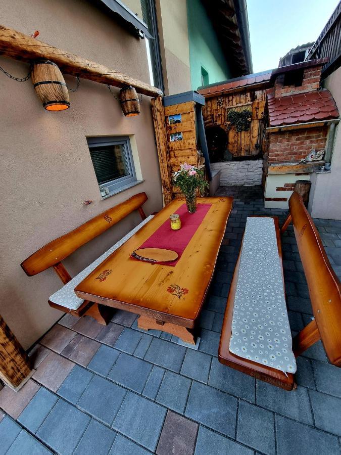 Gartnar Home -Hiska S Pridihom Domacnosti In Pogledom Na Hribe. رادوفيتْسا المظهر الخارجي الصورة